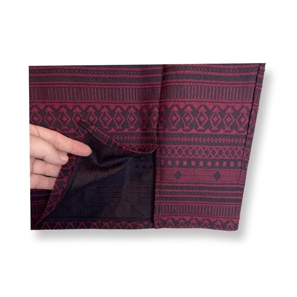 Sanctuary NWT Black & Red Pattern Mini Skirt Size XL - Picture 3 of 8